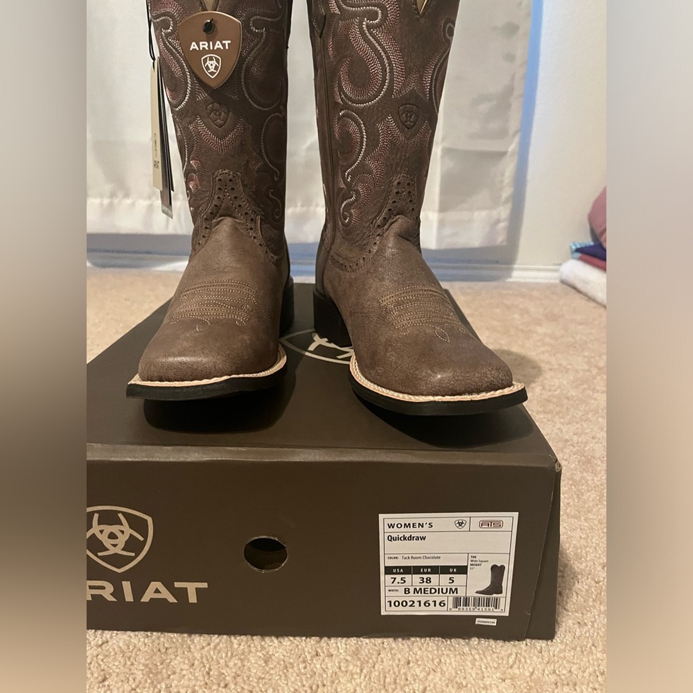 Women’s Ariat Boots.
Size 7.5
Brand New-Never Worn